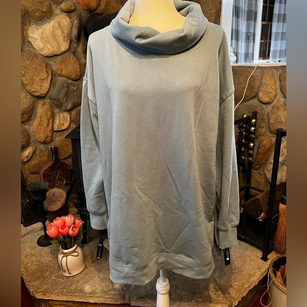 ARCHITECT-NWT- Women’s Sweatshirt